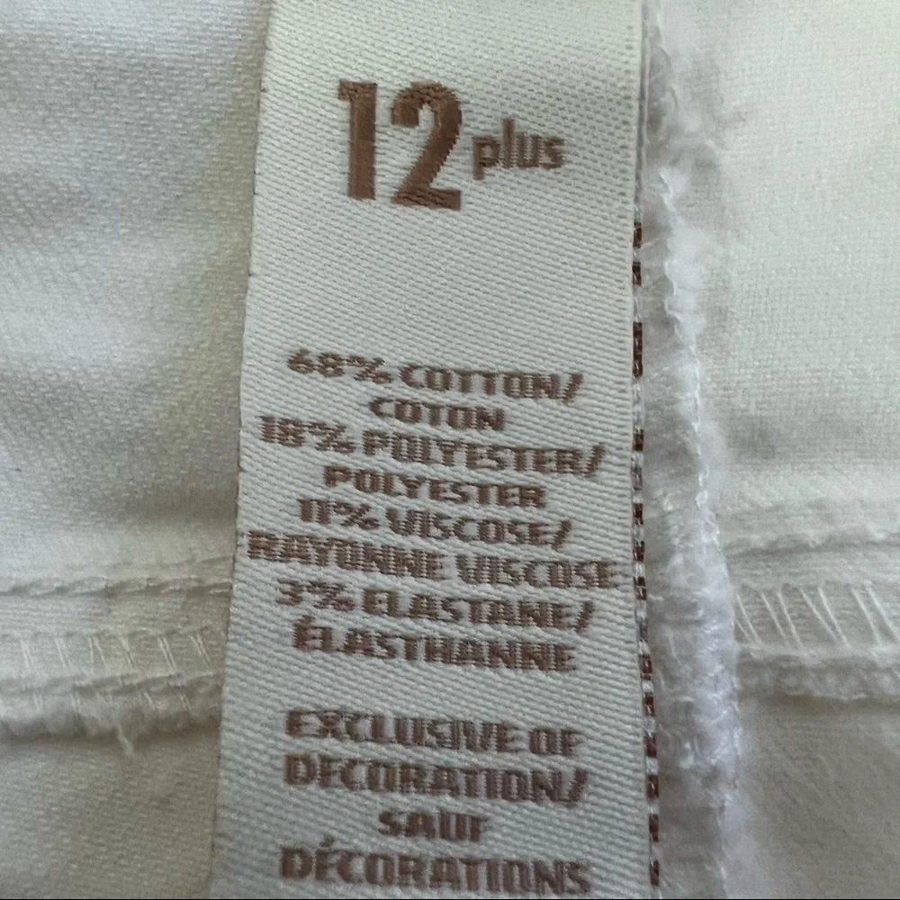 NWT JUSTICE Girl’s Bermuda White Shorts Sz 12 Plus Ripped/Torn Frayed Hem